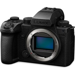 Panasonic DC-S5M2X Lumix Full-frame bezzrcadlovka (CMOS 24,2 MP, duální nativní ISO, aktivní I.S., živý přenos, fázové hybridní automatické ostření), černá