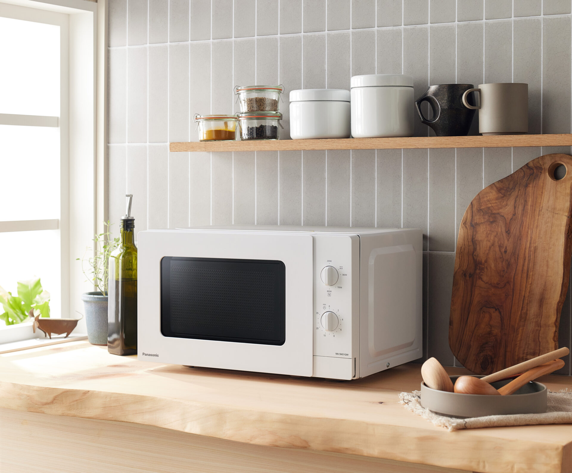 Panasonic NN-SM21QWEPG Panasonic NN-SM21QW kompaktní mikrovlnná trouba (800W, 5 úrovní výkonu, otočný talíř o průměru 255 mm, ovládání otočným ovladačem), bílá 10 Panasonic NN-SM21QWEPG NN SM21QW compact