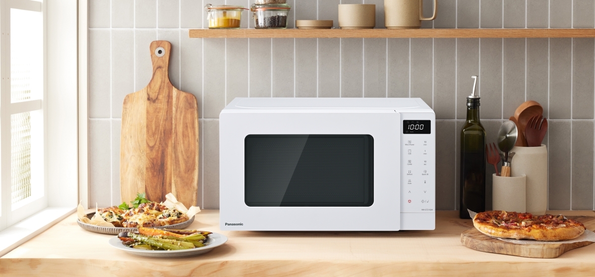Panasonic NN-GT21QWEPG Panasonic NN-GT21QW kompaktní mikrovlnná trouba s grilem (800W, 5 úrovní výkonu, gril 1000W, 12 automatických programů), bílá 1 Panasonic NN-GT21QWEPG ast 2484235.jpg.pub.crop.pc.thumb.640.1200