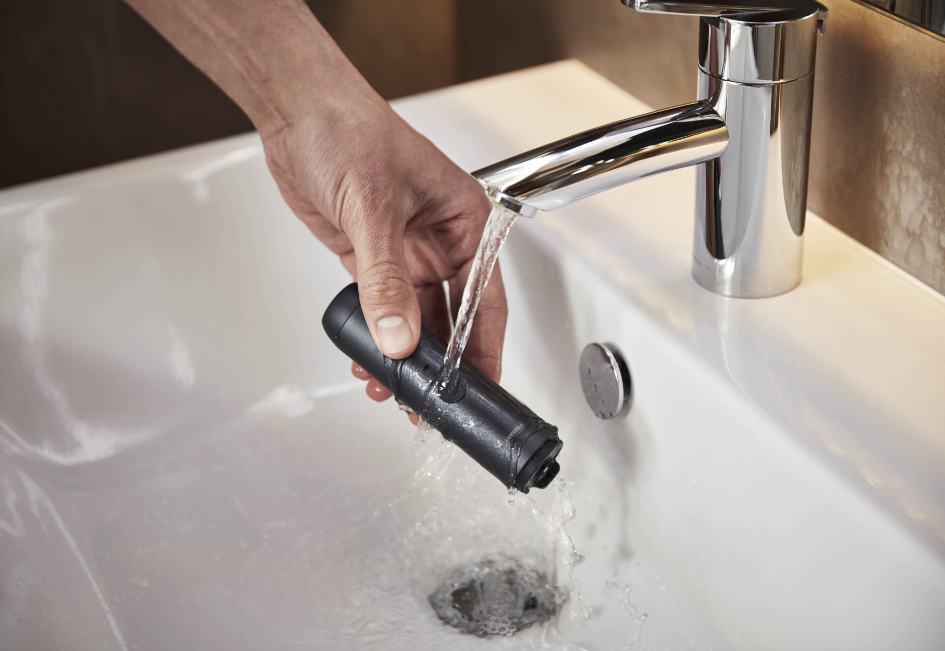 Panasonic ER-CBN1-A301 Panasonic ER-CBN1 MULTISHAPE Modulární systém osobní péče - vodotěsná hlavní jednotka (Ni-MH baterie, IPX7 vodotěsný) 18 Panasonic ER-CBN1-A301 ER CBN1 GI 2