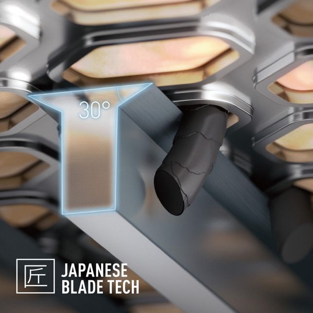 Panasonic ES-L550US803 Panasonic ES-L550U 5břitý holicí strojek se stanicí (omyvatelný, inteligentní snímač vousů, USB Type-C) 8 Detailní záběr vytvořený počítačem, jak břit z nerezové oceli holí vousy pod úhlem 30 stupňů